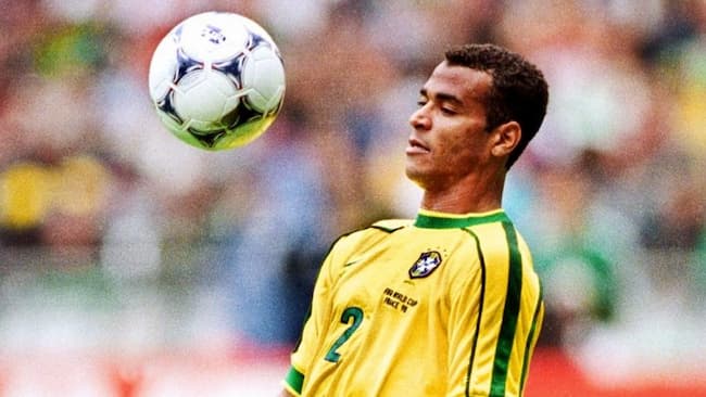 Hậu vệ: Cafu