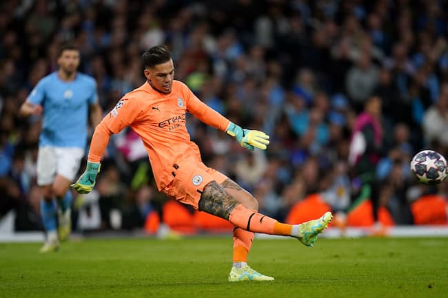 Thủ môn: Ederson Moraes