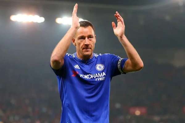 Hình 1: John Terry gắn liền với giai đoạn vàng son của CLB Chelsea