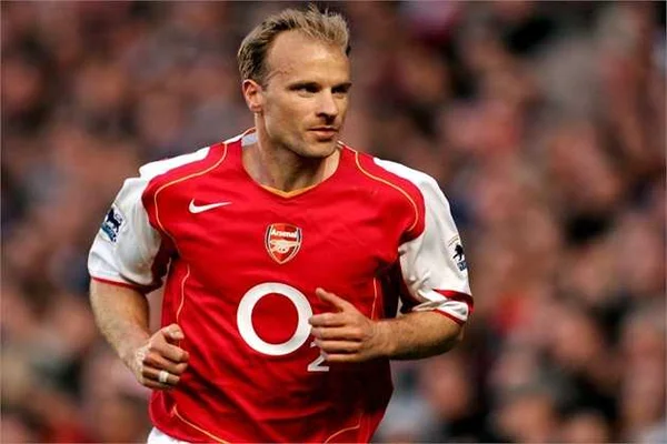 Hình 2: Dennis Bergkamp là tiền đạo hay nhất Arsenal mọi thời đại