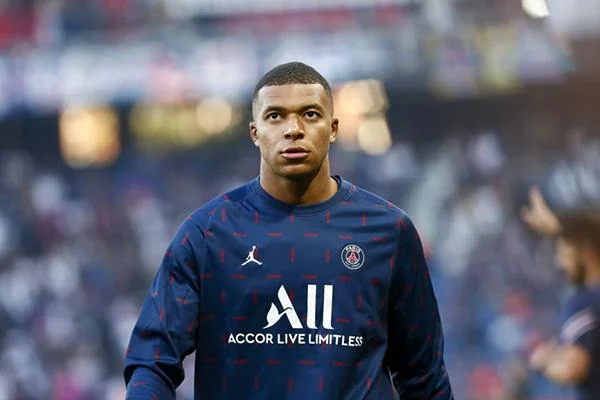 Hình 5: Tiền đạo cánh Mbappe 