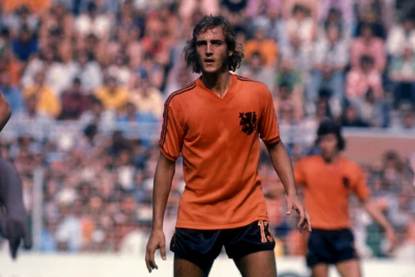 Hình 2: Johan Neeskens  là tiền vệ xuất sắc của đội tuyển quốc gia Hà Lan