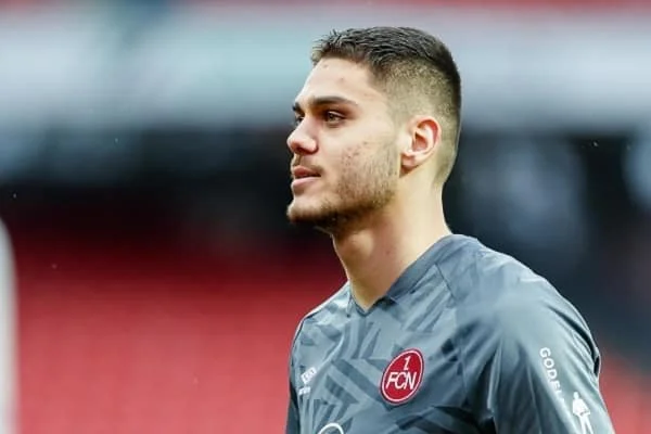 Hình 4: Konstantinos Mavropanos là trung vệ sáng giá nhất Bundesliga